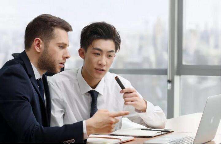 迷信海歸、教授、外國(guó)人